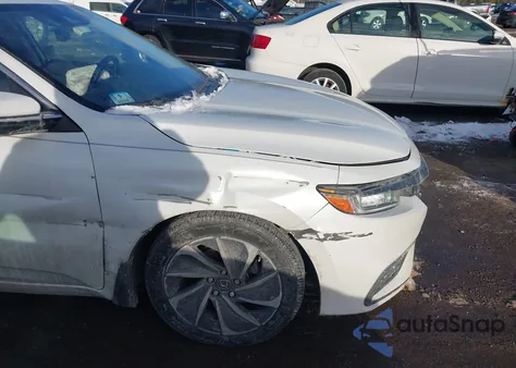 2021 Honda Insight Touring z USA, uszkodzony, nr VIN 19XZE4F98ME005319